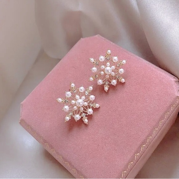 Pearl Diamond Snowflake Dainty Christmas Winter Holiday Gift 925 Sterling Silver - Picture 3 of 6